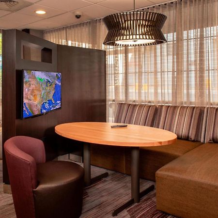 Отель Courtyard Wilmington Downtown Экстерьер фото
