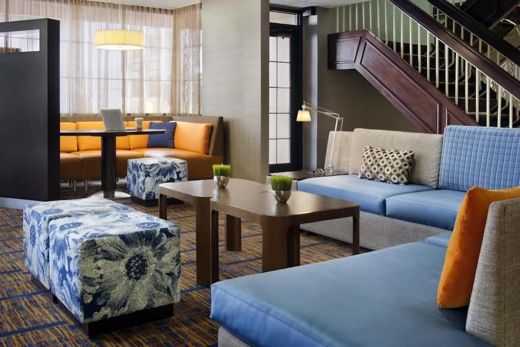 Отель Courtyard Wilmington Downtown Экстерьер фото